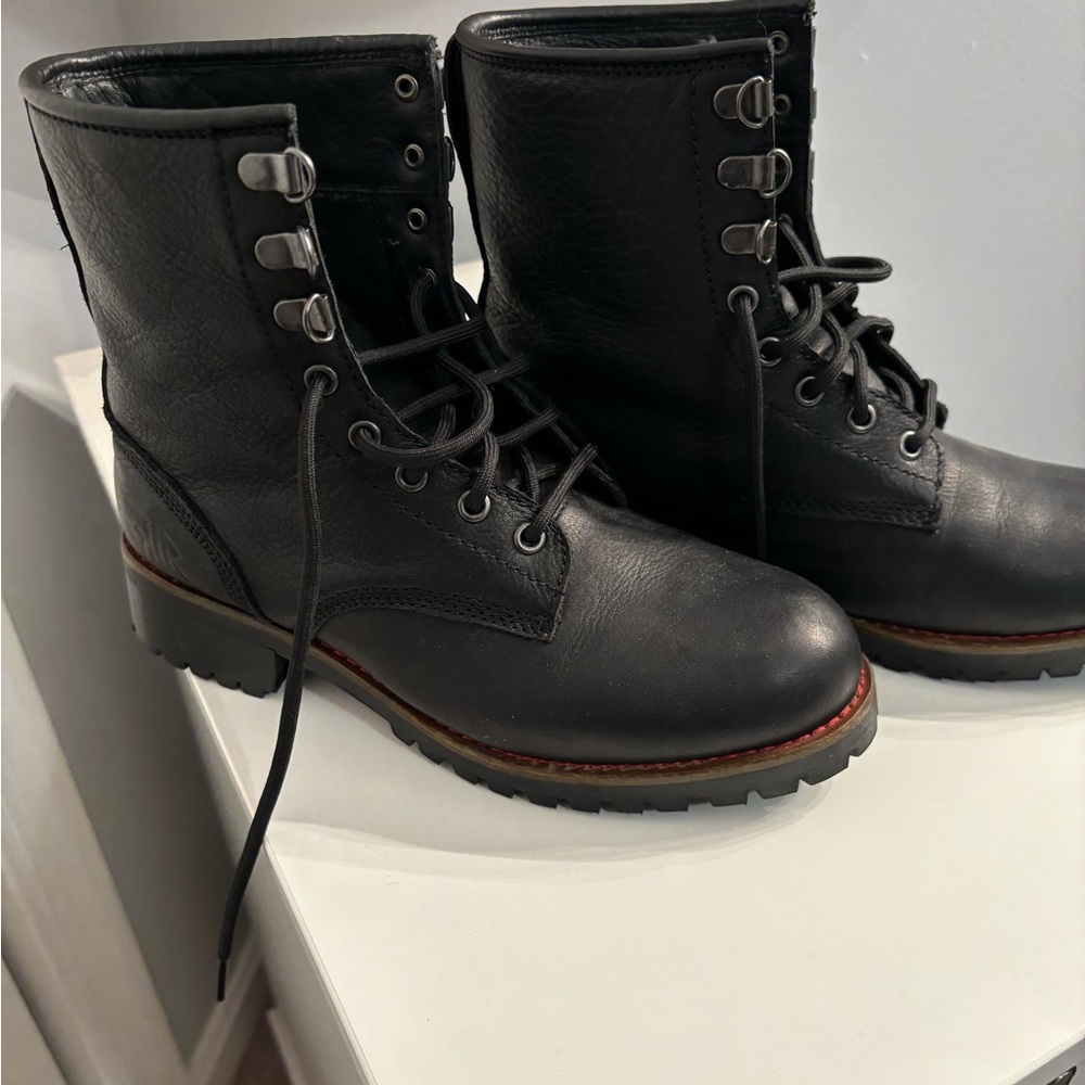 Combat boots